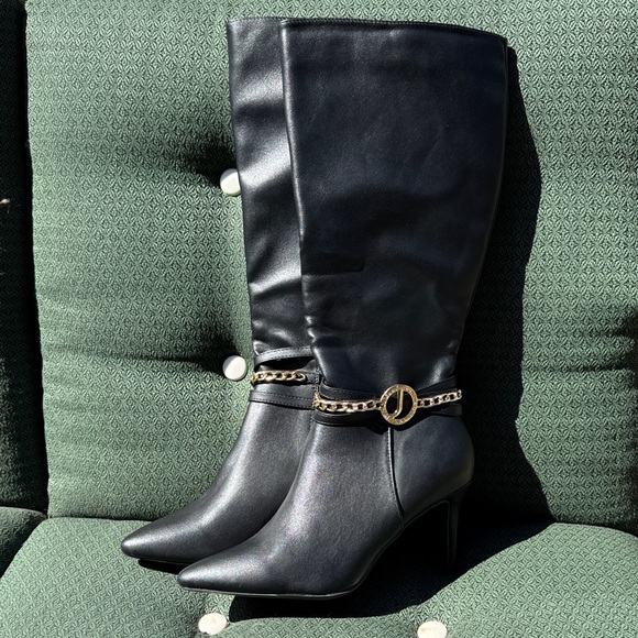 Jones New York Black Heeled Boots with Gold Chain - Picture 1 of 9